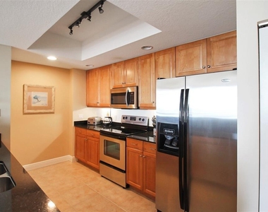 800 N Tamiami Trail - Photo Thumbnail 4