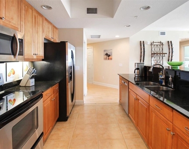 800 N Tamiami Trail - Photo Thumbnail 6