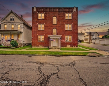 531 S Irving Avenue - Photo Thumbnail 3
