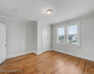 531 S Irving Avenue - Photo Thumbnail 30