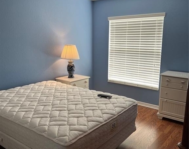 7060 Strand Circle - Photo Thumbnail 14