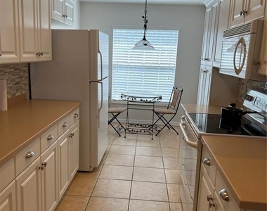 7060 Strand Circle - Photo Thumbnail 5