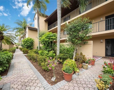 5627 Ashton Way - Photo Thumbnail 5