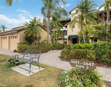 5627 Ashton Way - Photo Thumbnail 3