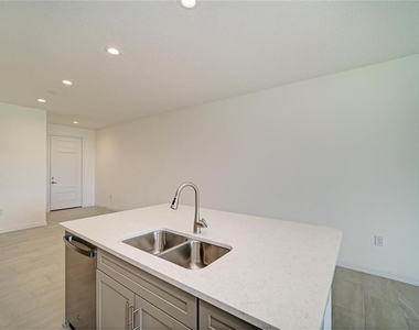 2206 Washington Palm Court - Photo Thumbnail 16