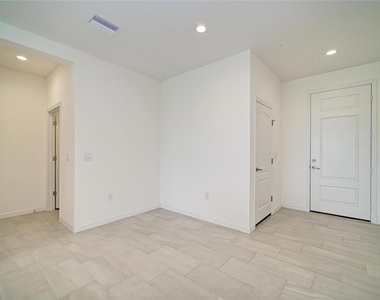 2206 Washington Palm Court - Photo Thumbnail 7