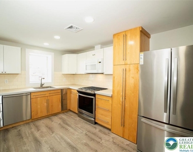 517 Ferry Street - Photo Thumbnail 2