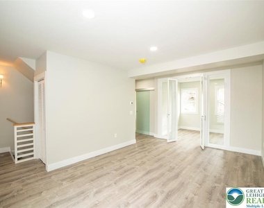 517 Ferry Street - Photo Thumbnail 6
