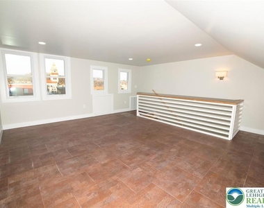 517 Ferry Street - Photo Thumbnail 10