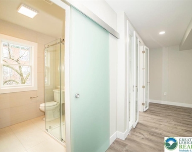 517 Ferry Street - Photo Thumbnail 4