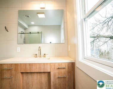 517 Ferry Street - Photo Thumbnail 1