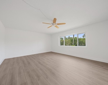 3818 Roxane Boulevard - Photo Thumbnail 16