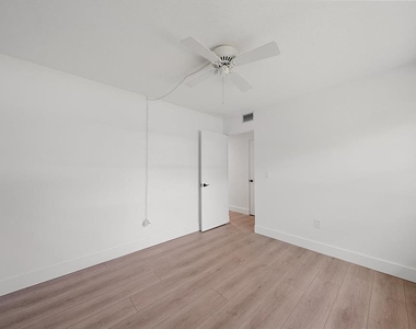 3818 Roxane Boulevard - Photo Thumbnail 22