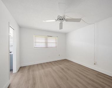 3818 Roxane Boulevard - Photo Thumbnail 21