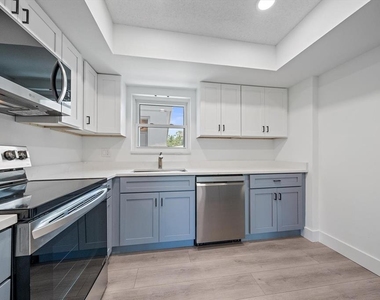 3818 Roxane Boulevard - Photo Thumbnail 8