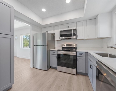 3818 Roxane Boulevard - Photo Thumbnail 1