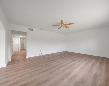 3818 Roxane Boulevard - Photo Thumbnail 14
