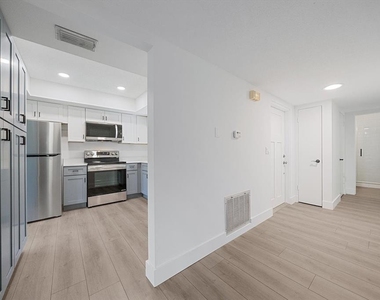3818 Roxane Boulevard - Photo Thumbnail 7