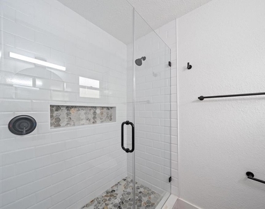 3818 Roxane Boulevard - Photo Thumbnail 19