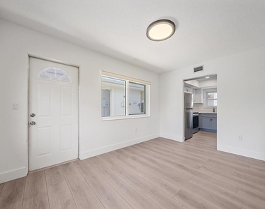 3818 Roxane Boulevard - Photo Thumbnail 12