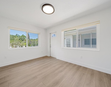 3818 Roxane Boulevard - Photo Thumbnail 13