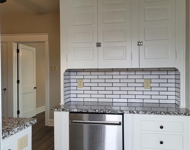 73 W Greenwich Street - Photo Thumbnail 11