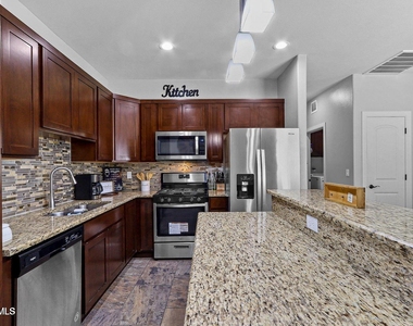 2852 Tierra Oasis Street - Photo Thumbnail 6