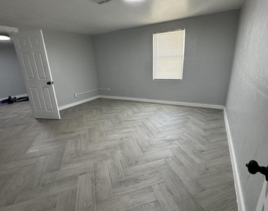 10277 N Loop Drive - Photo Thumbnail 9
