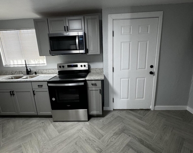 10277 N Loop Drive - Photo Thumbnail 18