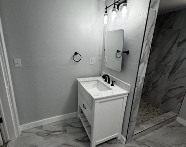 10277 N Loop Drive - Photo Thumbnail 4