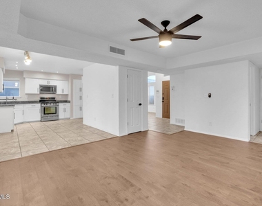 7489 Plaza Redonda Drive - Photo Thumbnail 11