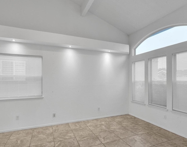 7489 Plaza Redonda Drive - Photo Thumbnail 9