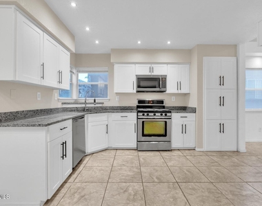 7489 Plaza Redonda Drive - Photo Thumbnail 19