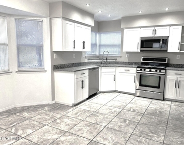 7489 Plaza Redonda Drive - Photo Thumbnail 18