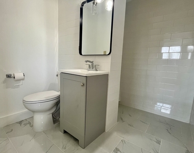 889 Farmington Avenue - Photo Thumbnail 3