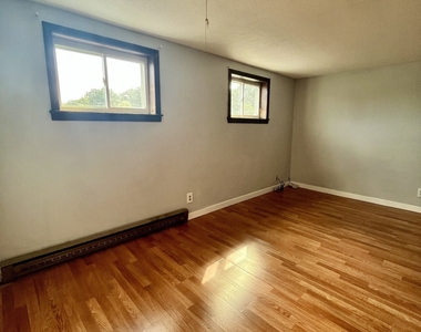 889 Farmington Avenue - Photo Thumbnail 8