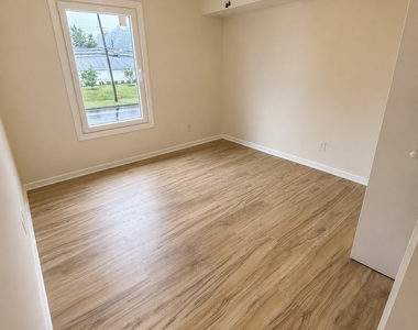 267 Branford Road - Photo Thumbnail 5