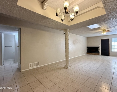 3112 Wayside Street - Photo Thumbnail 3