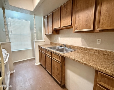 3112 Wayside Street - Photo Thumbnail 7
