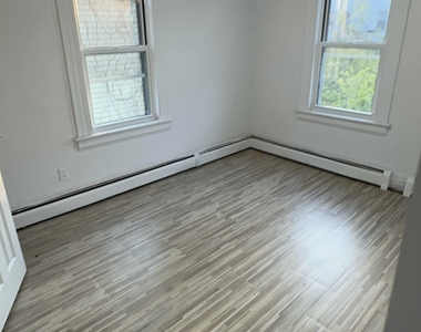 1036 Maplewood Avenue - Photo Thumbnail 6