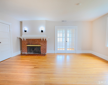 219 Jordan Lane - Photo Thumbnail 5