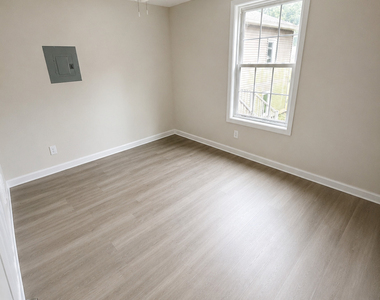 267 Branford Road - Photo Thumbnail 5