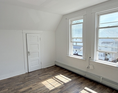 466 Hollister Avenue - Photo Thumbnail 4
