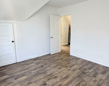 466 Hollister Avenue - Photo Thumbnail 2