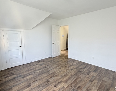 466 Hollister Avenue - Photo Thumbnail 3