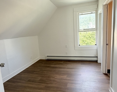 466 Hollister Avenue - Photo Thumbnail 1