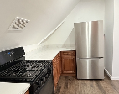 466 Hollister Avenue - Photo Thumbnail 6