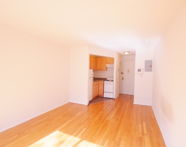434 East 84th Street - Photo Thumbnail 2