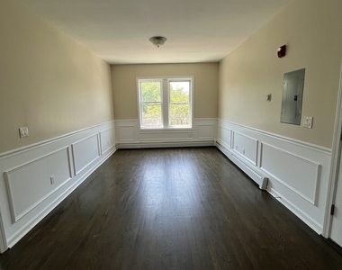 400 South Main Street - Photo Thumbnail 1