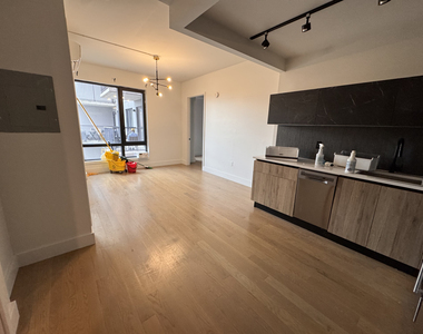 885 Rogers Avenue - Photo Thumbnail 7